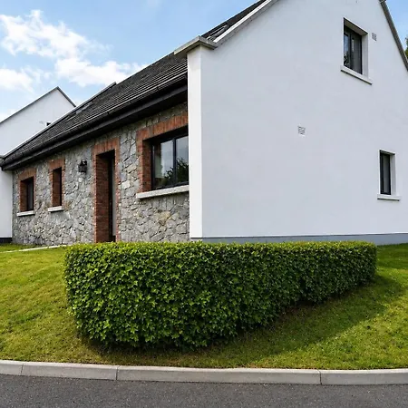 Spacious 3br Sleeps 6 House 2 בית נופש Brittas Bay