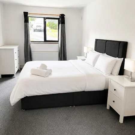 Spacious 3br Sleeps 6 House 2 *